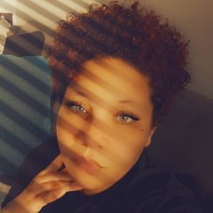 Meet your Posher, Carla